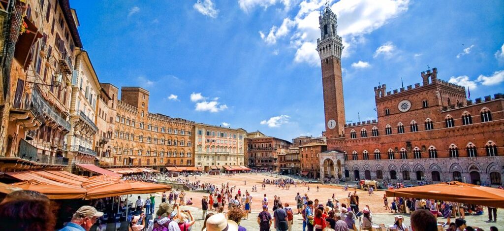 Campo mit Palazzo Pubblico in Siena