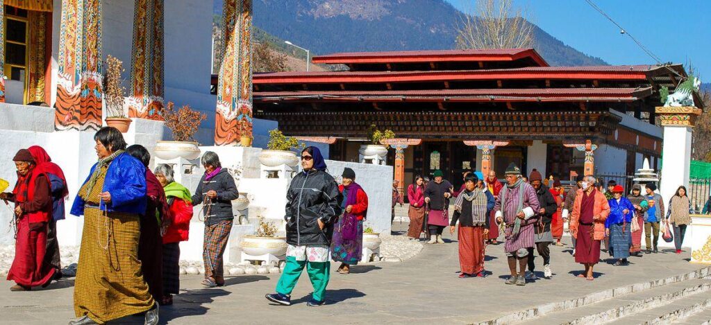 Umrundung der Memorial Chorten in Thimphu