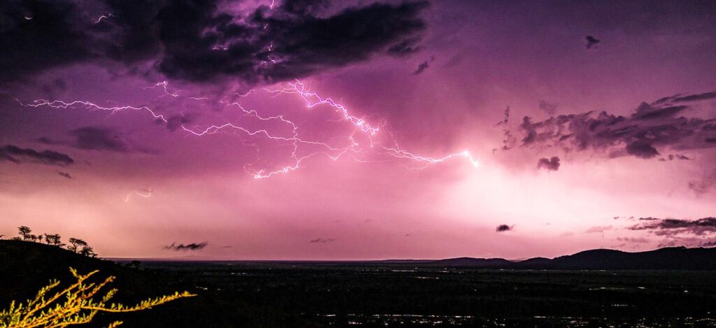 Gewitter über der Serengeti