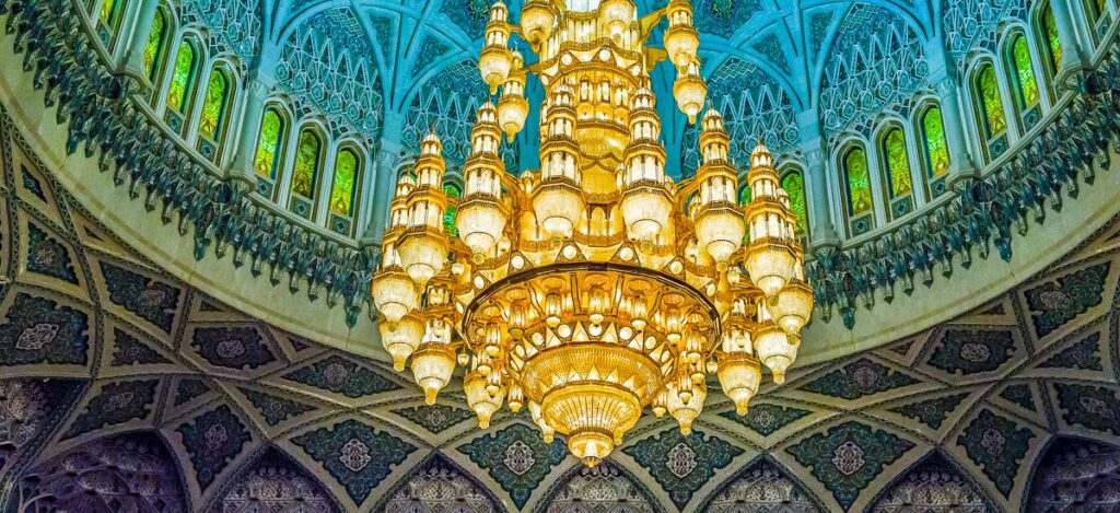 Kronleuchter in der Sultan Qaboos Moschee