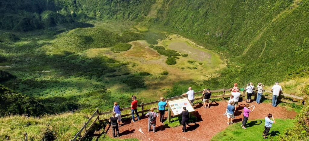 Blick in den Krater auf Faial