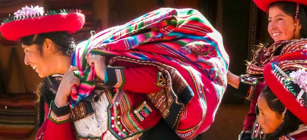 Frauen in traditioneller Tracht