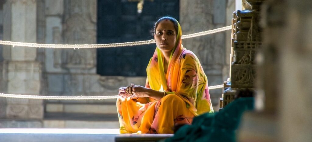 Inderin im Jain-Tempel in Ranakpur