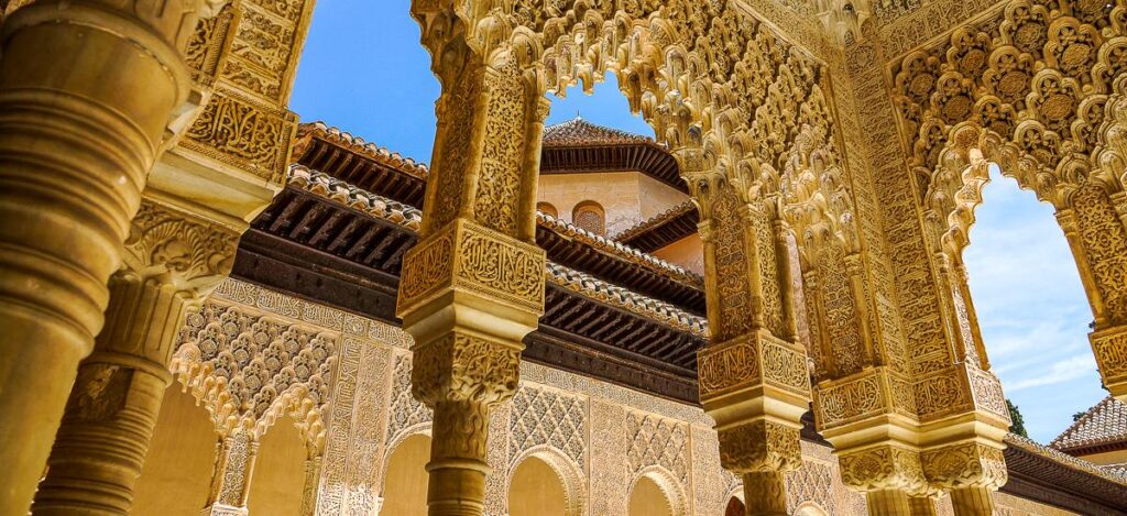 Arabesken im Löwenhof der Alhambra