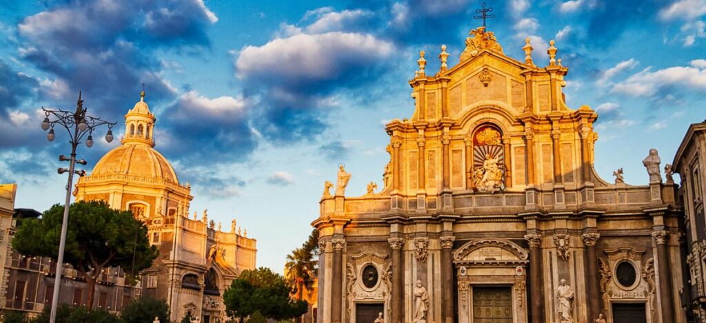 Kathedrale von Catania im Abendlicht