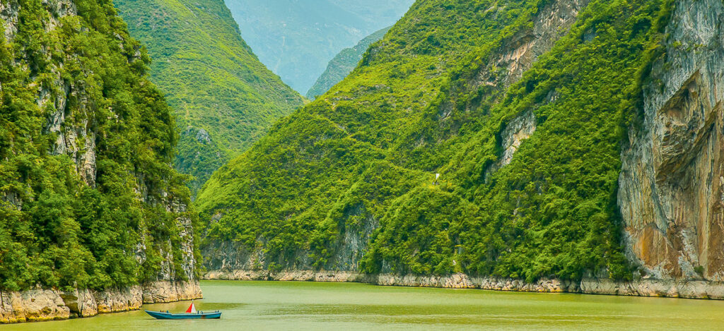 Yangtze river close to Three Gorges Dam