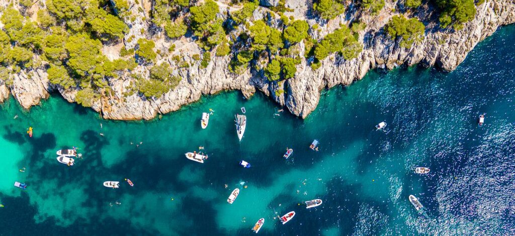 Ausflugsboote in der Calanque