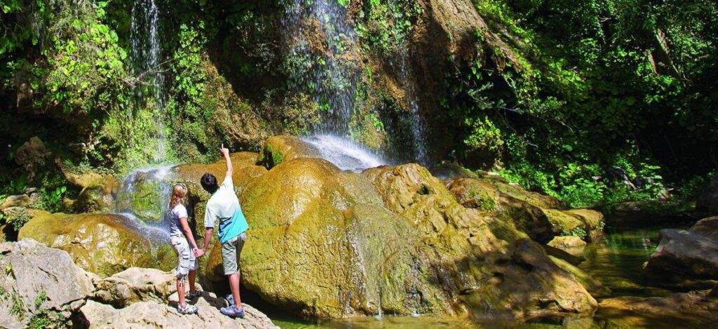 Wasserfall im Alexander-Humboldt-Nationalpark