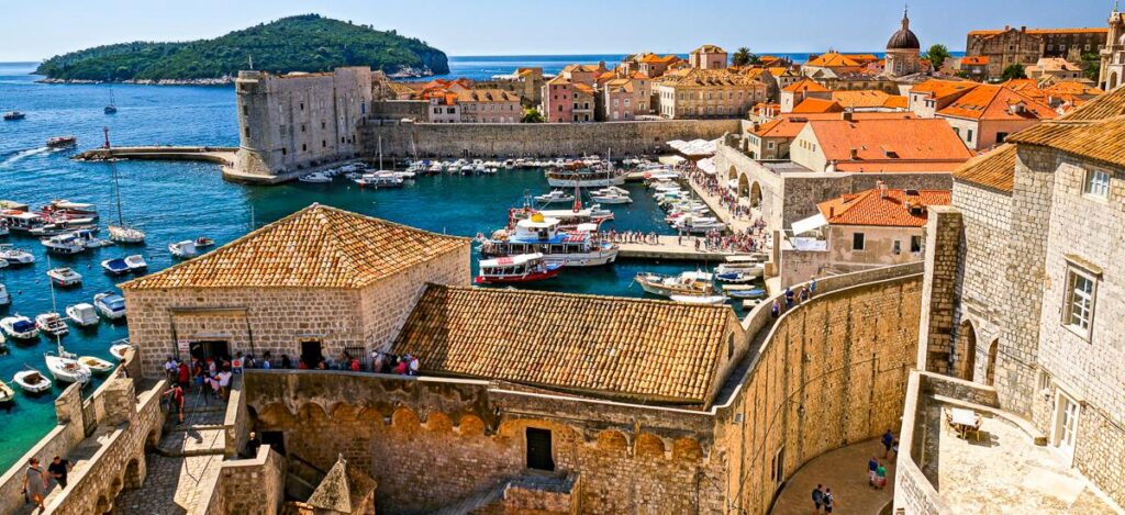 Auf der Stadtmauer von Dubrovnik