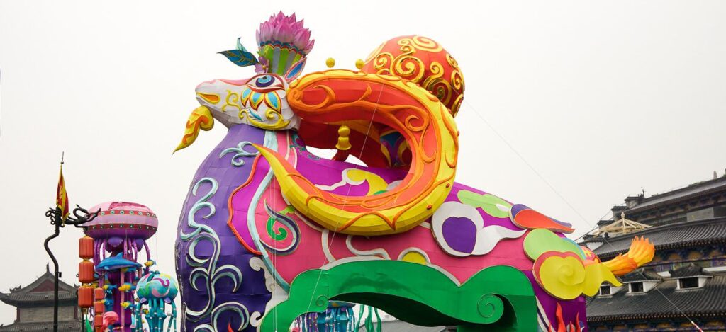 Bunte chinesische Straßendekoration