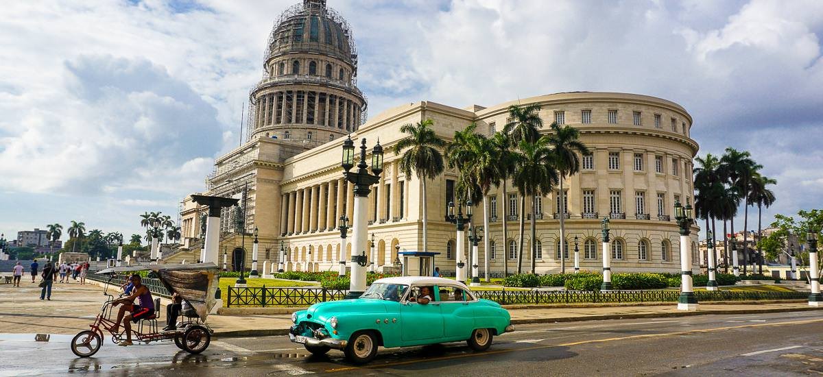 Oldtimer am Kapitol in Havanna