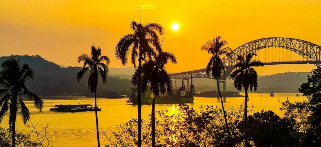 Abendstimmung am Panamakanal