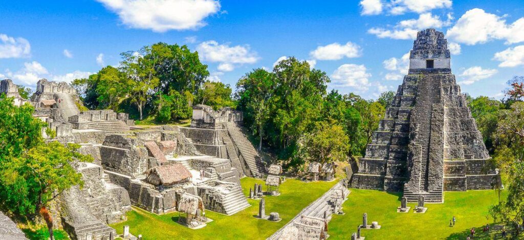 Stufentempel in Tikal