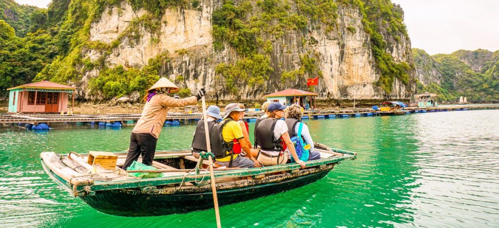 Unterwegs in der Halong-Bucht