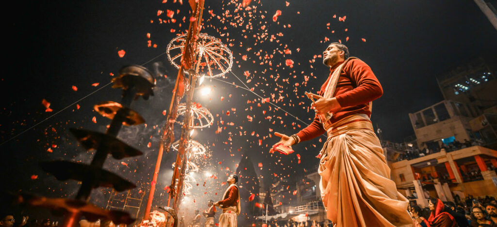 Aarti Zeremonie ind Varansai