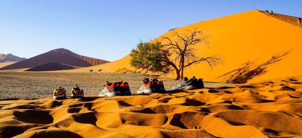 Barfuss auf die Sossusvlei-Düne
