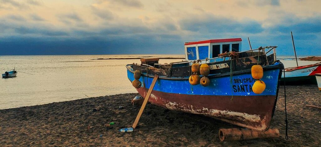 Fischerboot am Strand