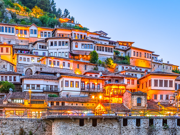 Berat in der Abenddaemmerung