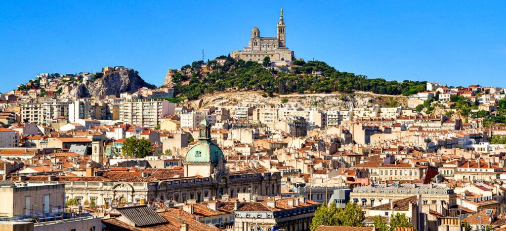 Notre-Dame de la Garde thront über Marceille