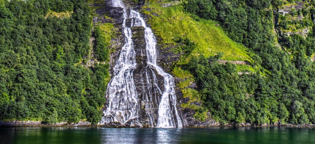 Wasserfall im Geirangerfjord