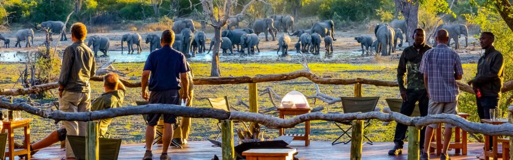 Aussichtsplattform der Gomoti River Lodge